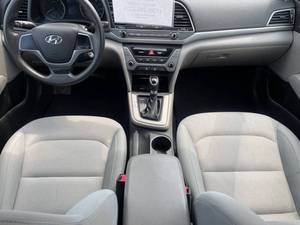 Hyundai Elantra SE d'occasion 2017 à bas prix à vendre - Product Image 3