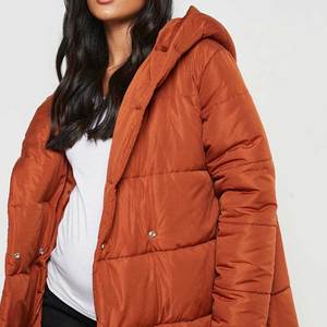 Manteau de mode pour femmes personnalisé par un fabricant OEM Veste en duvet coupe-vent légère et épaisse pour femmes - Product Image 3