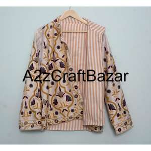 Veste en velours Suzani brodée à la main par des artisans, avec des rayures grises, fabriquée avec des matériaux de haute qualité et offrant un aspect Suzani - Product Image 6