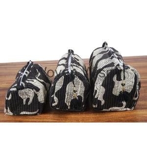 Trousse de maquillage de voyage en coton matelassé géométrique floral Pochette de transport cosmétique à la mode Fermeture éclair-Fabricant Grossiste Sac à fermeture éclair - Product Image 1