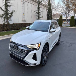 Audi Q8 e-tron 2024 d'occasion en parfait état - Product Image 2