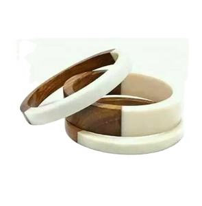 Brazaletes articulados de madera de resina con precio de descuento de la mejor calidad, conjuntos de PULSERAS CON ABALORIOS, logotipo de Color personalizado, MOQ bajo - Product Image 1