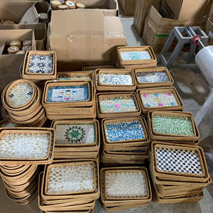 Plateau en rotin incrusté de nacre, rotin naturel tissé à la main avec accent en coquillage, Vietnam par 99 Gold Data - Mme Violet - Product Image 4