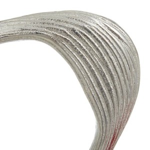 Deco Escultura abstracta de aluminio Metal plateado Escultura decorativa abstracta Loop Decoración para el hogar Estatua con base negra - Product Image 5