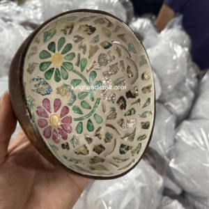 Cuenco de cáscara de coco natural con interior de laca brillante-Utensilios de cocina decorativos, seguros para alimentos y sostenibles para regalar - Product Image 2