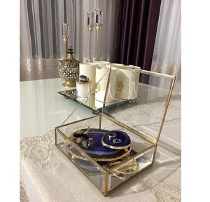 Boîte à bijoux en verre avec finition dorée offrant un style inégalé pour les amateurs de bijoux et les détaillants - Product Image 1