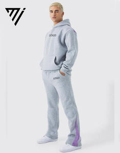 โรงงานผลิตเสื้อผ้า OEM รับผลิตเสื้อฮู้ดดี้และกางเกงขายาวพิมพ์ลายโลโก้ 3 มิติแบบนูน  ชุดเซ็ตสองชิ้นผ้าฟลีซตัดต่อสี  ไซส์ XXL สำหรับฤดูหนาว - Product Image 1