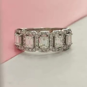 Ensemble original de bagues en diamant Moissanite taille émeraude 925 bague de mariée en argent massif demi-éternité ensemble de lunette de mariage élégant - Product Image 1