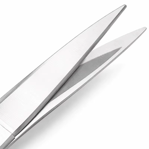 Tijeras Quirúrgicas de Acero Inoxidable de Primera Calidad con Mango Ergonómico Rojo, Corte Preciso, Duradero y Afilado - Product Image 2