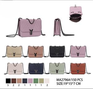 Borsa a Tracolla in Pelle con Catena per Donna - Product Image 1