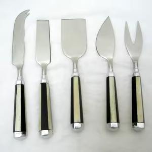 Ensemble d'outils à fromage en acier inoxydable de haute qualité pour mariage royal de luxe manche en marbre - Product Image 1