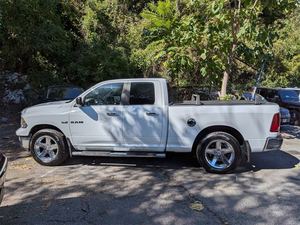 NEATLY utilisé 2010 Do_d_ge R-A-M 1500 SLT Quad Cab 4WD - Product Image 5