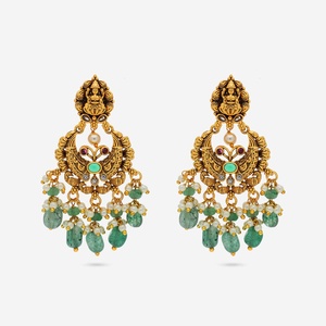 193204 Joyería Coleccionable Antigua y Cultural, Elegantes Pendientes Vintage con Forma de Alas, Baño de Oro, Piedras Sintéticas Rubí-Verde en Bisel - Product Image 1