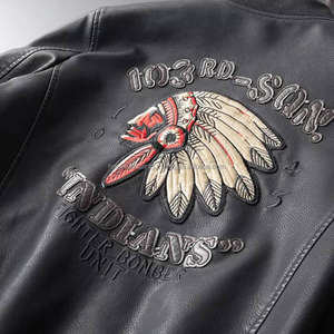 Chaqueta Universitaria de Cuero para Hombre, Estilo Bomber, con Parches Bordados en Chenilla de Alta Calidad y Logotipo Personalizado - Product Image 6