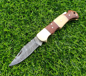 Navaja de bolsillo plegable de acero de Damasco hecha a mano-Calidad de borde afilado hecha a mano para llevar todos los días para acampar Personalización OEM - Product Image 1