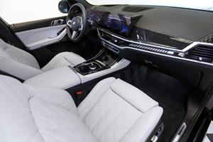 BMW X5 M60i 2025 Propre et Fraîche, Moteur V8 combiné à un système mild-hybrid 48V - Product Image 6