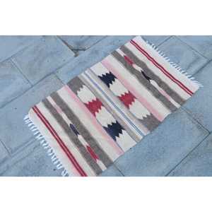 Alfombra Turca Vintage, Alfombra Pequeña de 1.8x2.9 pies, Alfombra de Lana con Diseño de Parches Rojos y Azules - Product Image 3