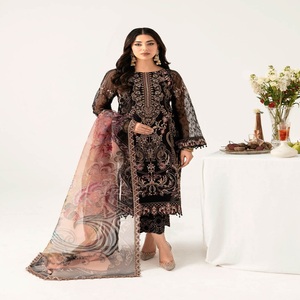 Vestidos de Panjabi paquistaníes bordados de Organza para mujer en trajes de tres piezas de Organza Diseñadores paquistaníes de Ramsha Vol 2017 - Product Image 5