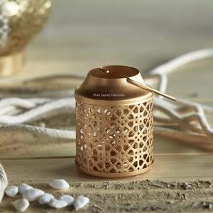 Lumières décoratives du Ramadan et de l'Aïd Mini lanterne à bougie avec vaisselle en métal découpé - Product Image 1