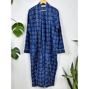 Robe de maison en coton 100% imprimée à la main, motif floral indigo Mughal Bloom, kimono pour homme, matière douce - Product Image 6