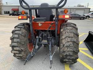 Tracteur L4060 2022 - Tracteur utilitaire compact pour une agriculture polyvalente - Product Image 4