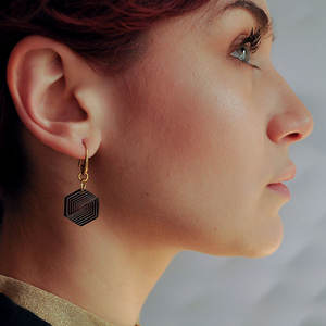 Boucles d'oreilles hexagonales en plexiglas - Product Image 4
