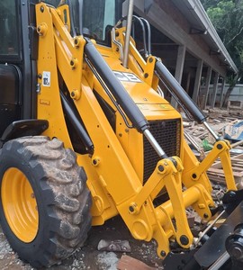 Cargadora compacta JCB 1CX, 4x4, con capacidad de carga nominal de 4 toneladas, cargadora frontal para madera, en venta - Product Image 3