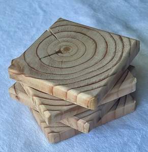 Ensemble de dessous-de-verre en bois pour la décoration de la table à manger à la maison avec une finition naturelle pour un usage quotidien en cuisine - Product Image 1