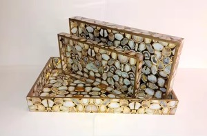 Elegante bandeja esmaltada con estampado floral vintage de madera de gran tamaño para servir en la cocina o el hogar - Product Image 2