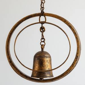 Carillon éolien en fer Golden Echo conçu avec une finition métallique élégante offrant des tons apaisants et une beauté artistique pour tous - Product Image 2