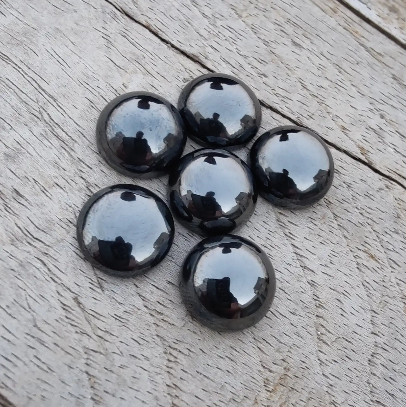 אוניקס שחור טבעי קבושון שטוח קצה ישר צורה עגולה אבני חן רופפות אוניקס שחור אבן חן שטוחה לייצור תכשיטים עבורה