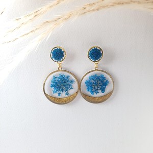 Boucles d'oreilles en résine de luxe pour femmes |   Design artistique unique |   Accessoires de mode vintage traditionnels faits à la main et légers - Product Image 1