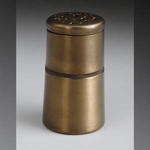 Élégant moulin à sel et à poivre en laiton avec finition argent antique Artisan conçu pour les intérieurs de salle à manger décoratifs - Product Image 2