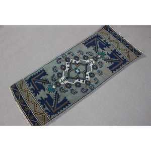 Alfombra Turca Vintage Pequeña de 1,4x3,3 pies, Alfombra de Retazos Verde Azul - Product Image 4