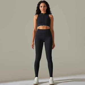 Ensemble d'entraînement personnalisé pour femmes OEM Tenue de yoga leggings et crop top Vêtements de fitness en tissu respirant pour l'entraînement ou le pilates - Product Image 4