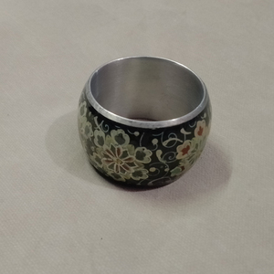 Ensemble de ronds à serviette en résine multicolore de la meilleure conception Vaisselle multiforme pour la maison et le restaurant Cuisine Nouveau style de vaisselle - Product Image 3