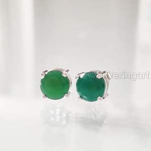Boucles d'oreilles clous pour femmes, pierre précieuse onyx vert naturel, pierre de naissance de décembre, bijoux faits à la main, argent sterling 925 - Product Image 1