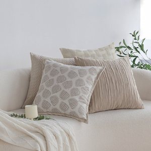 Tranquil Touches - Cojín Decorativo Cuadrado Geométrico de Lujo de 18 x 18 Pulgadas con Relleno de Tela Suave para Sofás, para Navidad - Product Image 5