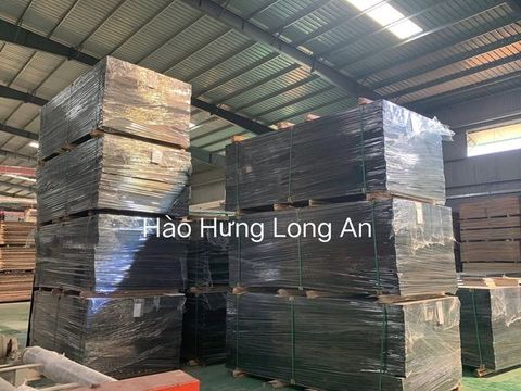 Vietnamese Manufacturer's 18mm Thick Black Reusable Versatile Furniture 4x8 Model Eco-Friendly Melamine Veneer Film Faced