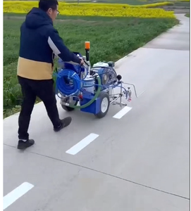 <span class=keywords><strong>Machine</strong></span> de marquage routier à pulvérisation à froid hydraulique à déconnexion automatique LP-700 avec distributeur de billes de verre - Product Image 1