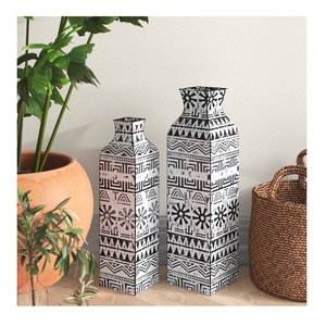 Maceta de hierro de Metal de diseño moderno personalizada, jarrón de suelo de tendencia reciente para decoración del hogar, varios tamaños, formas, colores - Product Image 1