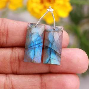 Aretes de Labradorita Natural DHORGEMS, Color Azul Cambiante, Forma Elegante, Facetados, Perforados de Frente a Trasera - Product Image 6
