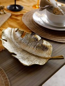 Plat à feuilles d'aluminium conçu pour la décoration intérieure moderne, adapté aux cadeaux et au centre de table. - Product Image 6