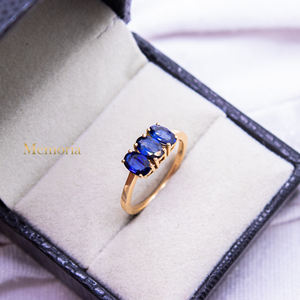 Preciosa forma ovalada zafiro azul piedra preciosa 18K oro amarillo sólido hecho a mano Anillos De Compromiso joyería para venta al por mayor - Product Image 2