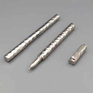 Pluma de Acero de Damasco Hecha a Mano con Diseño Clásico para Escritura Profesional y Coleccionistas - Product Image 1