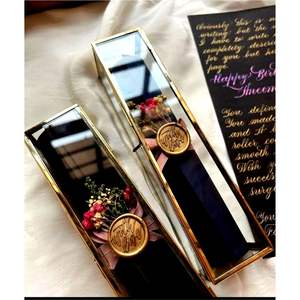 Boîte à diplômes en verre rectangulaire moderne en laiton avec logo personnalisé, boîte en verre de luxe pour souvenirs et exposition d'art - Product Image 6