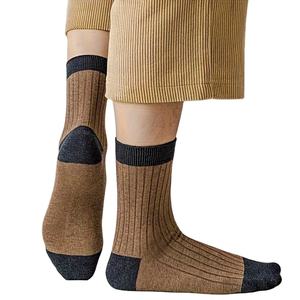 Chaussettes de sport en coton de qualité avec logo personnalisé pour hommes, blanc et noir, chaussettes de course et d'entraînement - Product Image 3