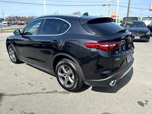 Alfa Romeo Stelvio Ti Q4 2020, véhicule électrique avec une autonomie de 601 à 700 km, moteur de 200 à 250 kW, batterie de 90 à 110 kWh, origine américaine - Product Image 3