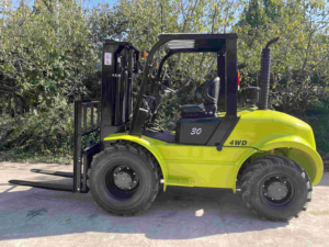 Montacargas Todoterreno YANFEI 30 4WD Diésel con Neumáticos Neumáticos y Mástil de Tres Etapas para Uso en Construcción - Product Image 5