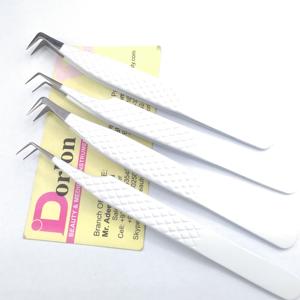 Pinzas de pestañas de agarre de diamante Pinzas de extensión de pestañas de volumen puntiagudo curvado con logotipo personalizado de acero inoxidable para pestañas. - Product Image 2
